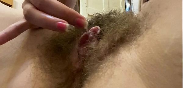  big clit rubbing closeup masturbation amateur hairy pussy cumming